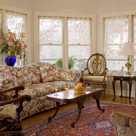 Arsenic And Old Lace Bed & Breakfast Inn-2