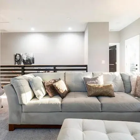Mystic Falls Downtown Modern Farmhouse-2