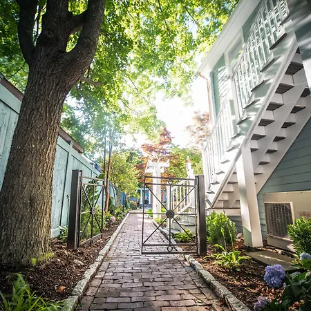 Town & Tide Inn-3