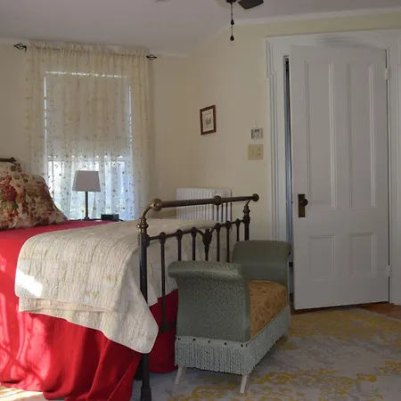 Benjamin F. Packard House Bed And Breakfast-2