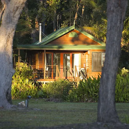 Lake Weyba Cottages Noosa-3