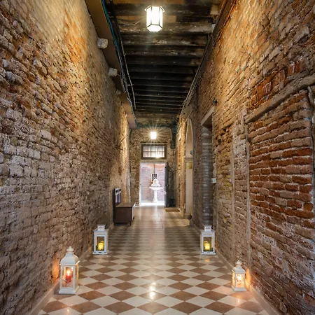 Dimora Al Doge Beato Canal View-2