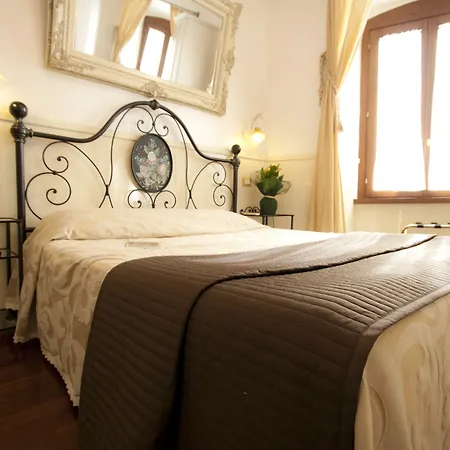 Le Suite Di Via Ottaviano - Suite In Rome B&B-2