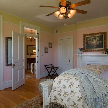 Oak Hill On Love Lane Bed And Breakfast Inn-3