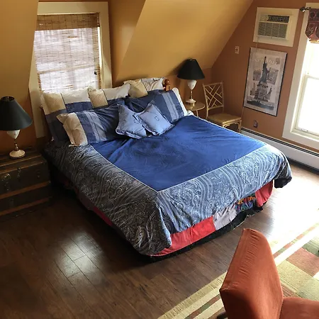 Red Elephant Inn Bed And Breakfast-3