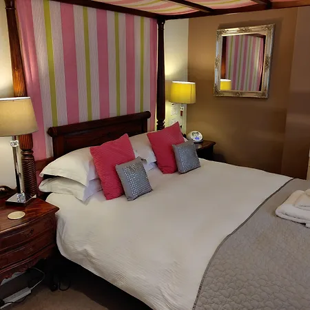The Bath House Boutique B&B - In-Room Breakfast - Free Parking-2