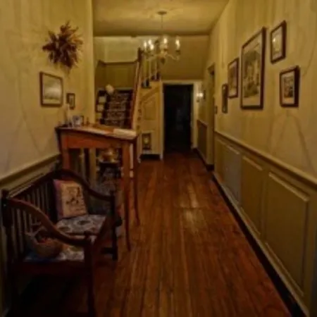 Brownstone Colonial Inn-3