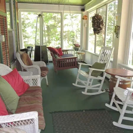 Brookview Manor Inn-2