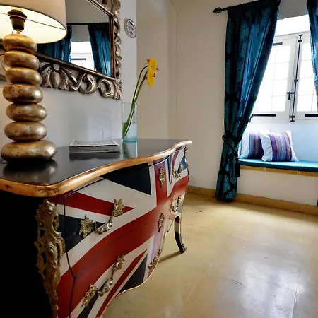 Chapel 5 Boutique Suites B&B-2