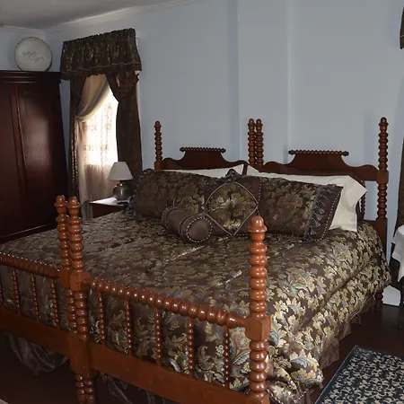 Carrier Houses Bed & Breakfast-3