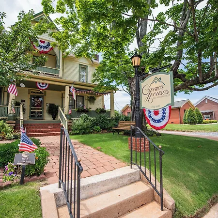 Carrier Houses Bed & Breakfast-2