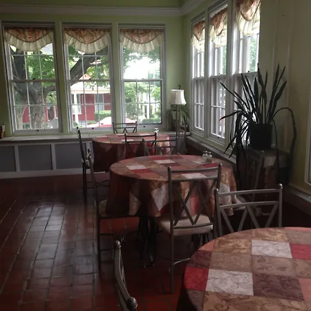 Walton Manor Inn Bed & Breakfast-2