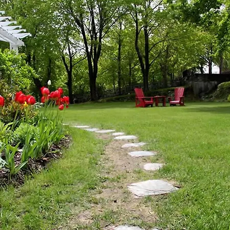 Leaside Manor-3