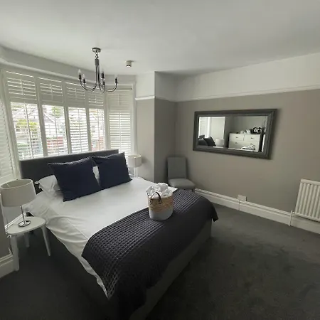 Grosvenor Lodge Guest House-3
