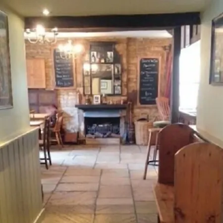 The Royal Oak Burford-3