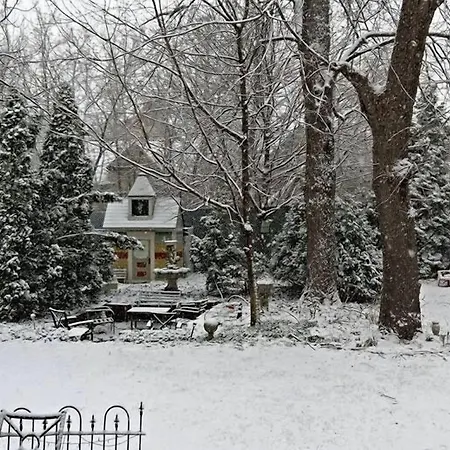 Manderley Bed & Breakfast Inn-2