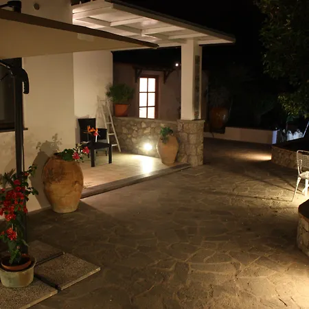 Casetta Minghitto Relaxing rooms in Capri-2