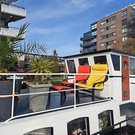 B&B Teddy Prachtig authentiek woonschip uit 1912, 15 minuten van Amsterdam-2