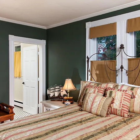 The Guest House Inn On Courthouse Square-3