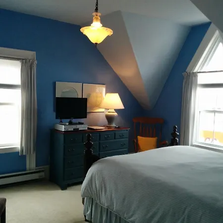 Fairmont House Bed & Breakfast-3
