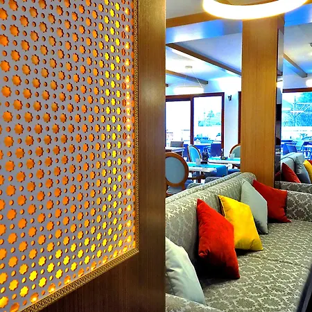 Fly Inn Hotel Lounge & Nezzo Restaurant-2