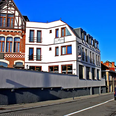 Fly Inn Hotel Lounge & Nezzo Restaurant-3