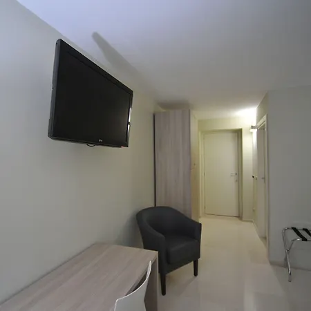 Gatto Bianco House-3