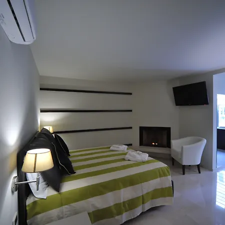 Gatto Bianco House-2