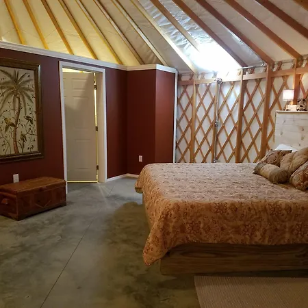 Yale Manor B&B & Yurt Glamping-3