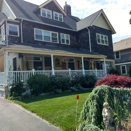 Armistead Cottage Bed & Breakfast-3
