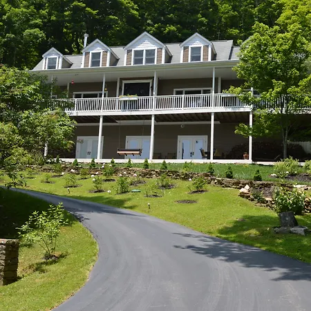 Bald Mountain House Inn At The Wolf Laurel Resort-2