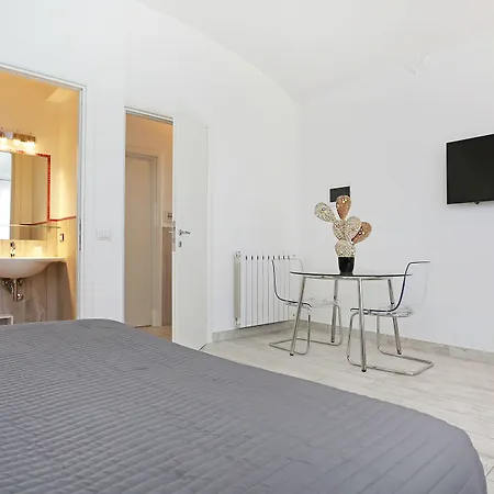 Houspitality Nero Bed & Breakfast-2