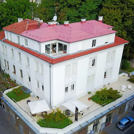 Lobagola B&B-2
