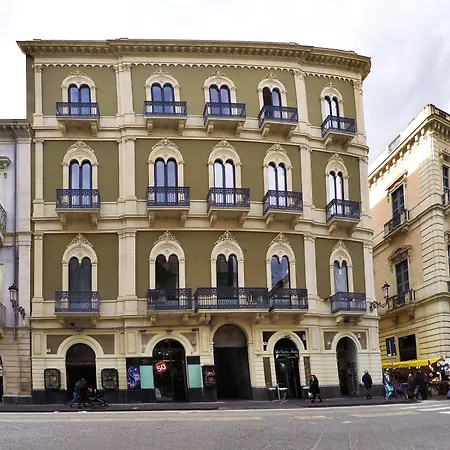 Art Fashion House Luxury Rooms-2