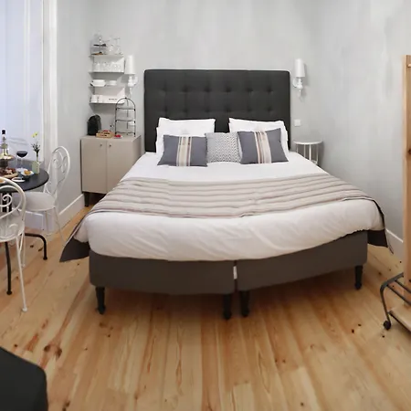 B In B Lisbon Downtown Suites-3