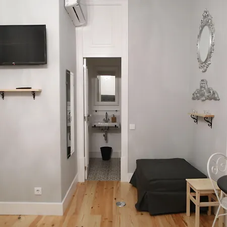 B In B Lisbon Downtown Suites-2
