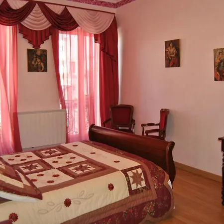 Au Pied du Chateau-3
