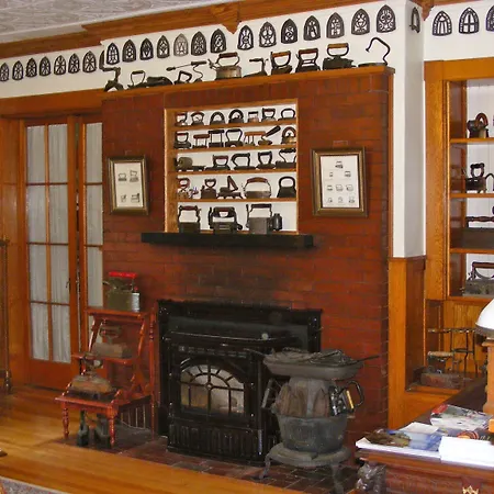 Old Iron Inn Bed And Breakfast-3