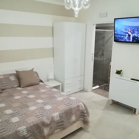 Guest House B&B Via Marina-3