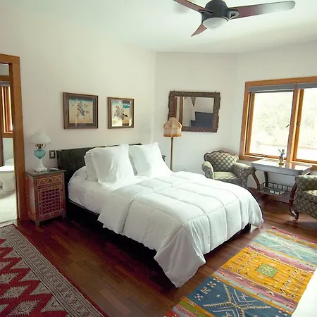 East Hampton Art House Bed And Breakfast-2