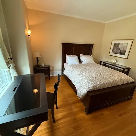 The Century House Bed And Breakfast Ottawa-3