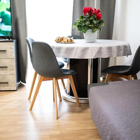 HOME Joséphine, a due passi dalla Reggia,Giardino,parcheggio,Cucina,il tuo comfort prima di tutto-3