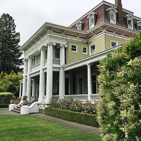 Churchill Manor-3