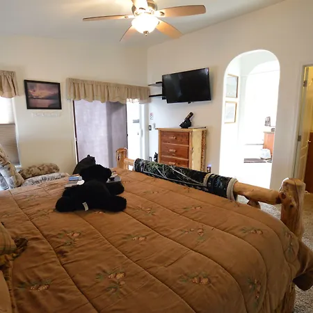 The Bear'S Den B&B-3