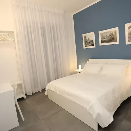 Delia Rooms & Gallery-2