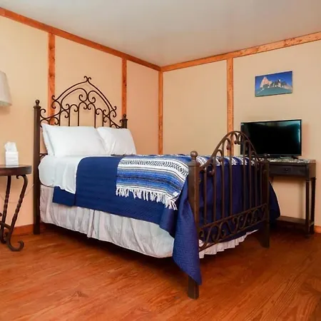 Round Top Hotel-2
