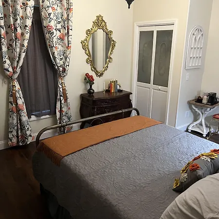 Holland Farmhouse Inn B&B-2