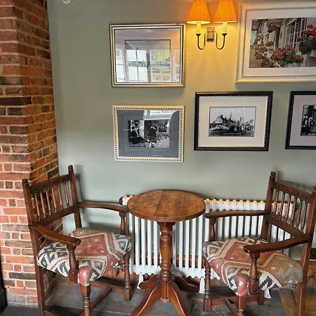 The Swan, Bar, Bed & Breakfast-3