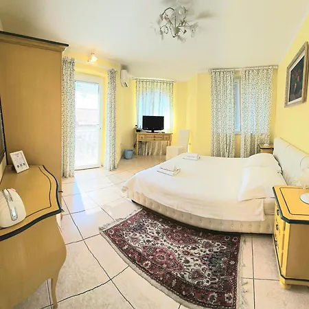 Casa Oasa Boutique Rooms Pool Near Koper-3