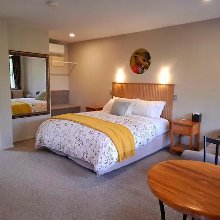 Blue Ridge Studios And Bed & Breakfast-3